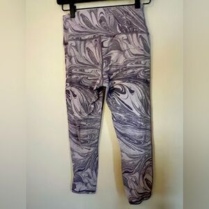 New Athleta Women's Transcend 7/8 Tight color Sumi Marble Violet Size M NWOT